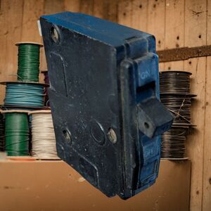 Square D QO120 20 Amp Plug In Circuit Breaker 120/240VAC On/Off Type 10